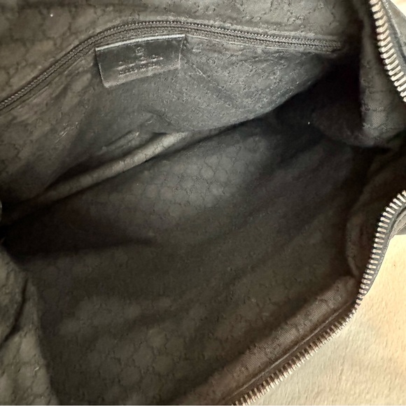 GUCCI (100% Authentic)- Classic Black Leather Front Zip Pocket Shoulder Bag - Picture 15 of 16